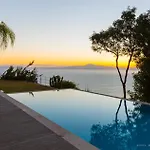 Mos كالاماتا